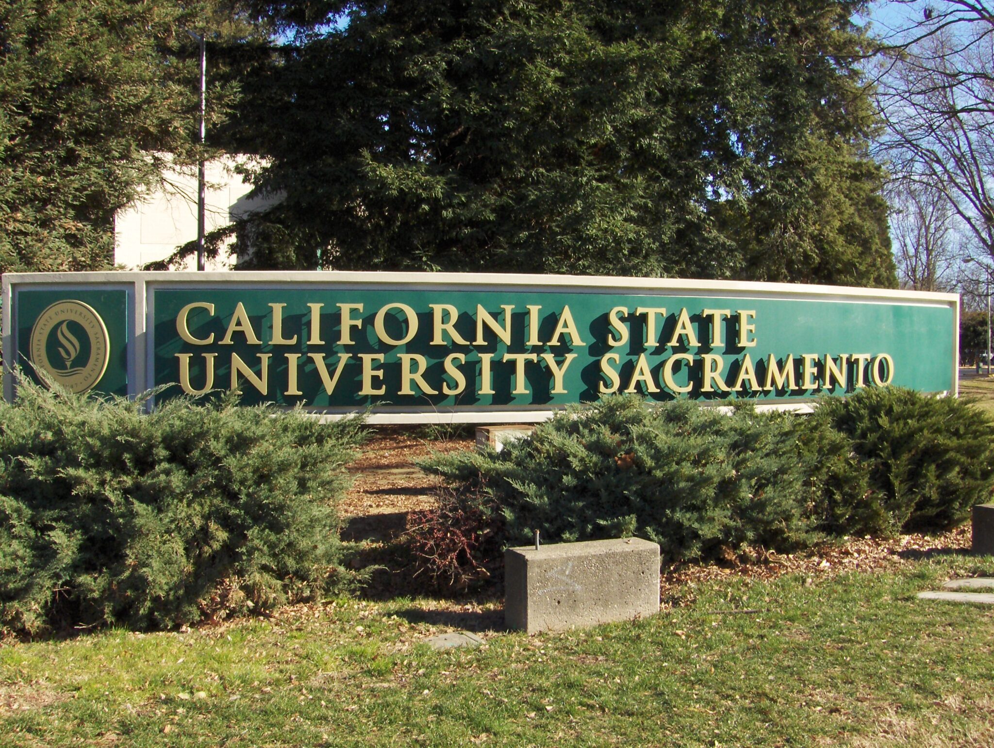 California_State_University_Sacramento_main_entrance ·